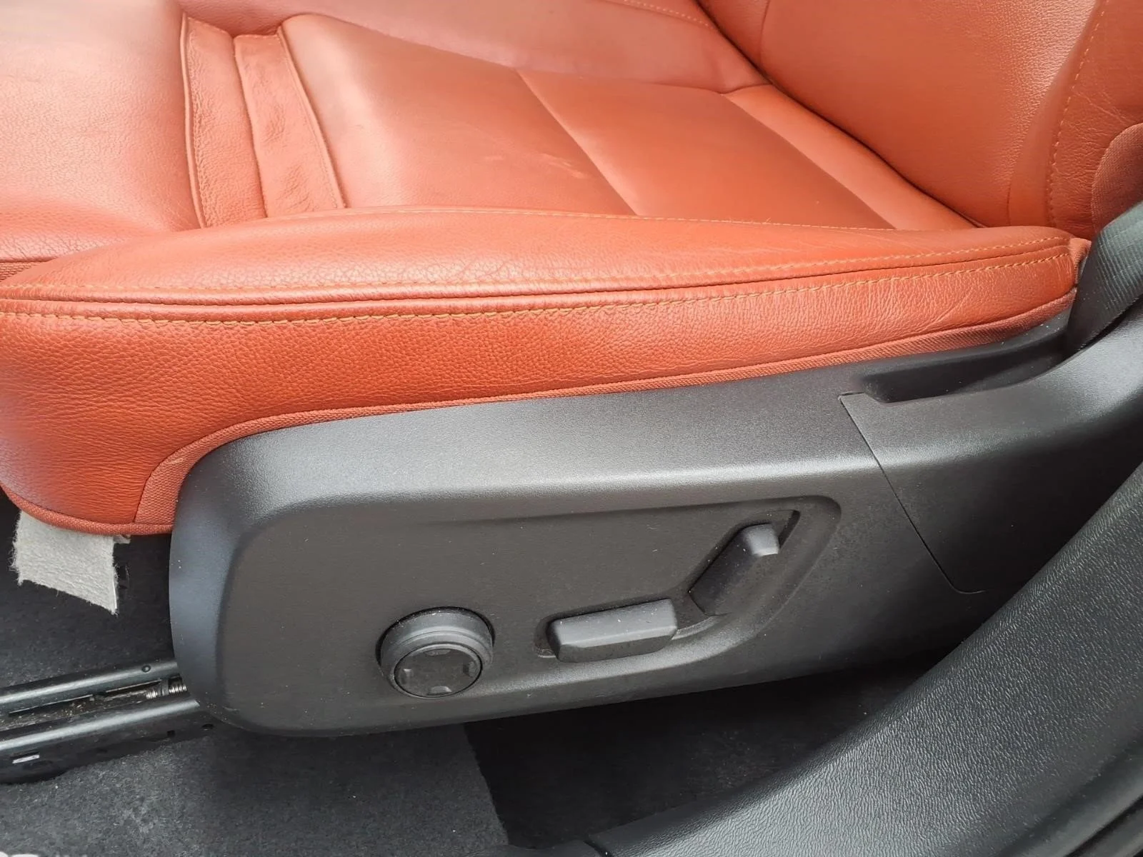 Used 2021 Onyx Black Metallic Volvo T5 Inscription image 18