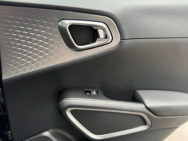 Used 2022 Black Kia LX image 17