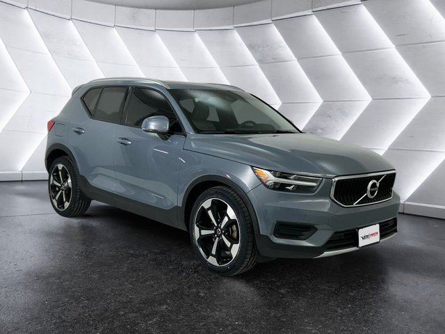 2020 Volvo XC40 Momentum
