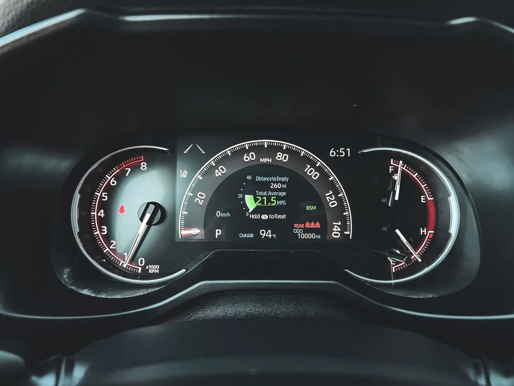 Used 2025 Magnetic Gray Metallic Toyota XLE Premium image 21