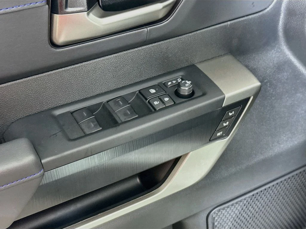 New 2026 Wind Chill Pearl Toyota Platinum image 17
