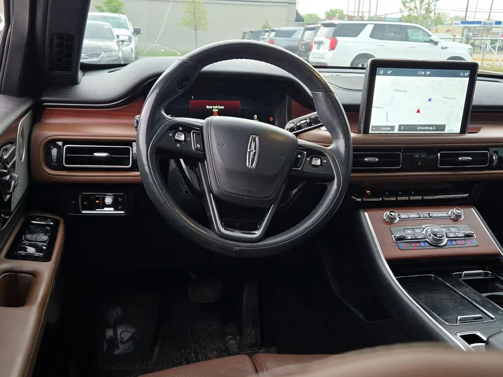 Used 2021 White Lincoln Reserve image 24
