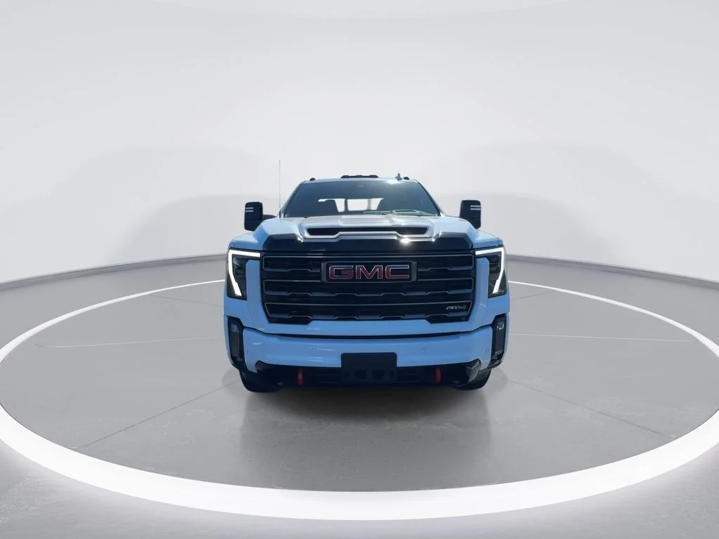 Used 2024 White GMC AT4 image 3