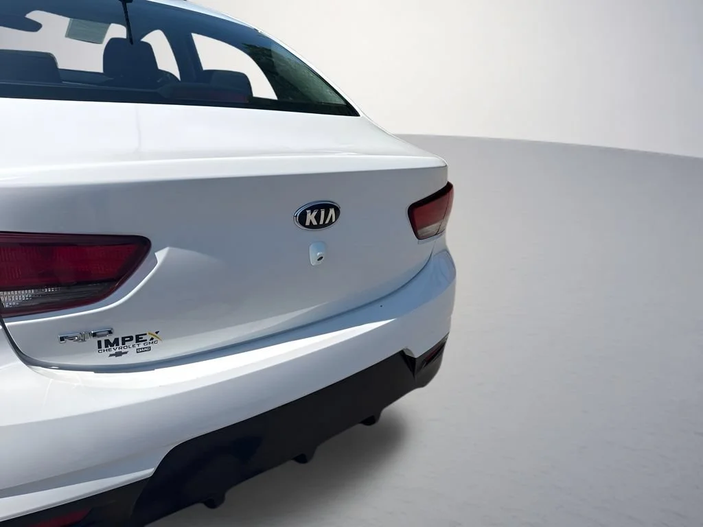 Used 2020  Kia LX image 27