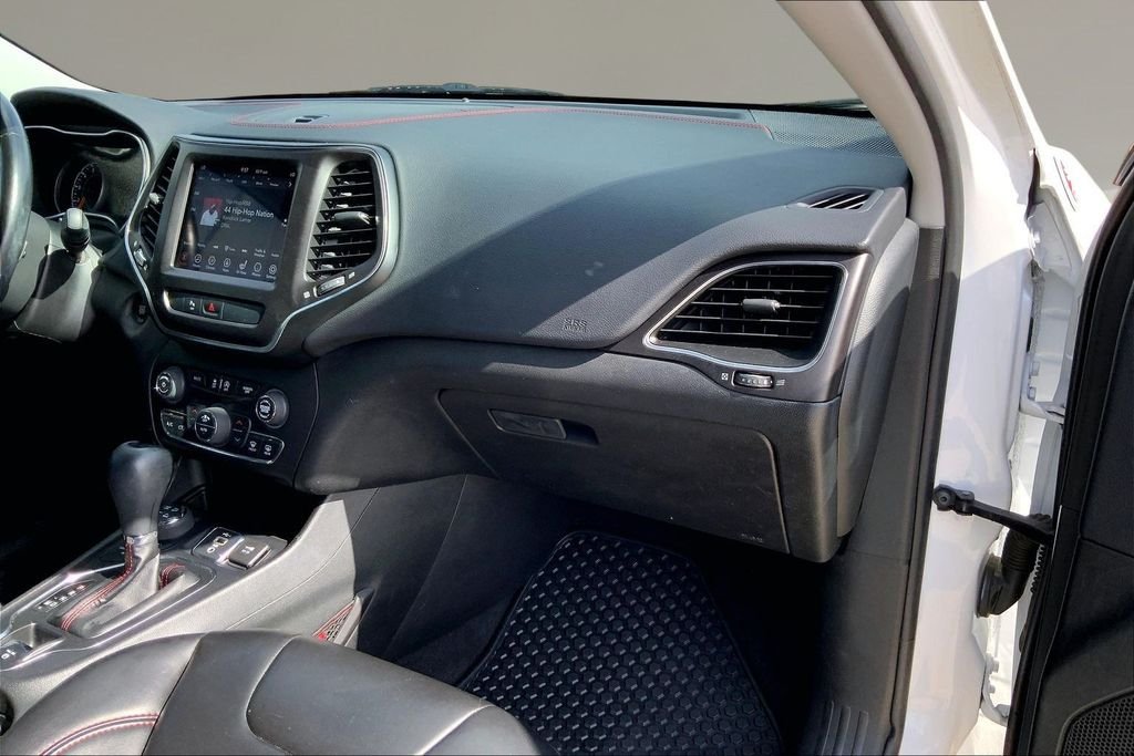 Used 2020 Bright White Clearcoat Jeep Trailhawk image 16