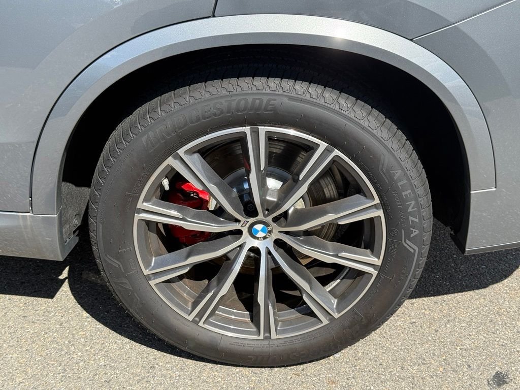 2026 BMW X5 M60i - Photo 9