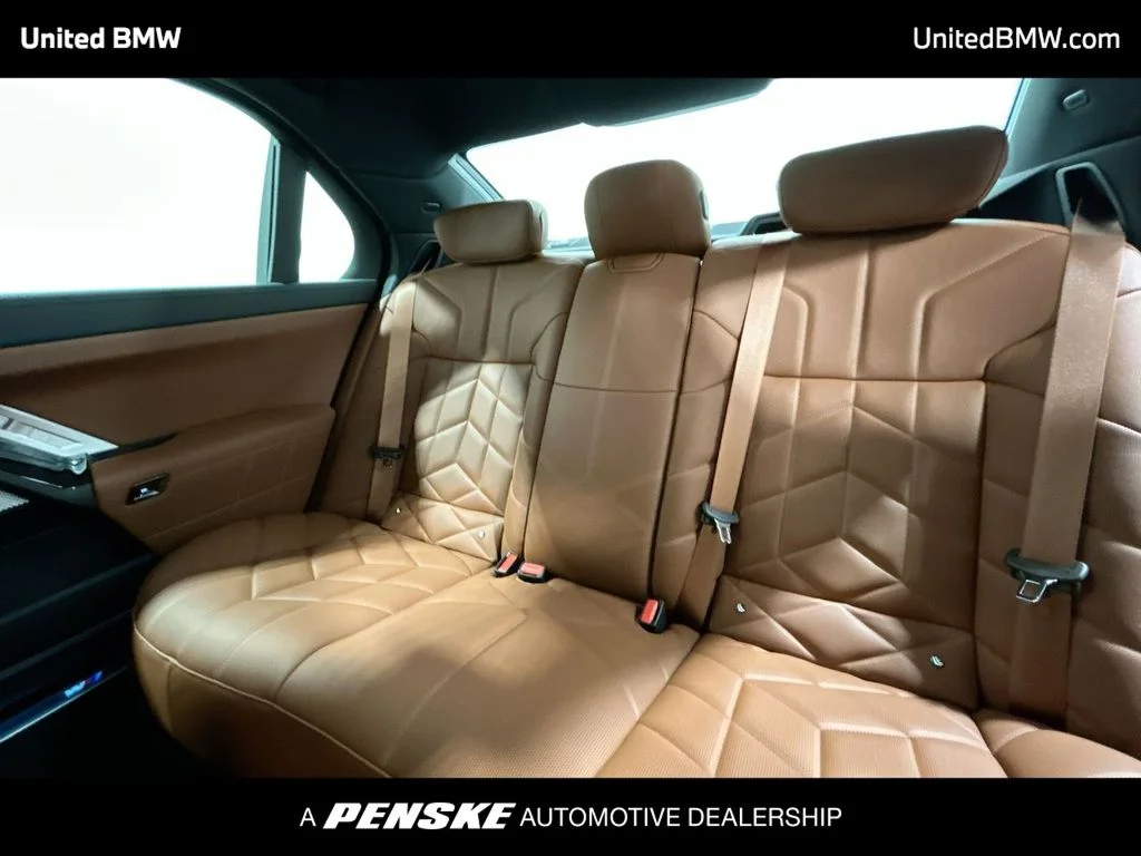2025 BMW 7 Series 750e - Photo 21
