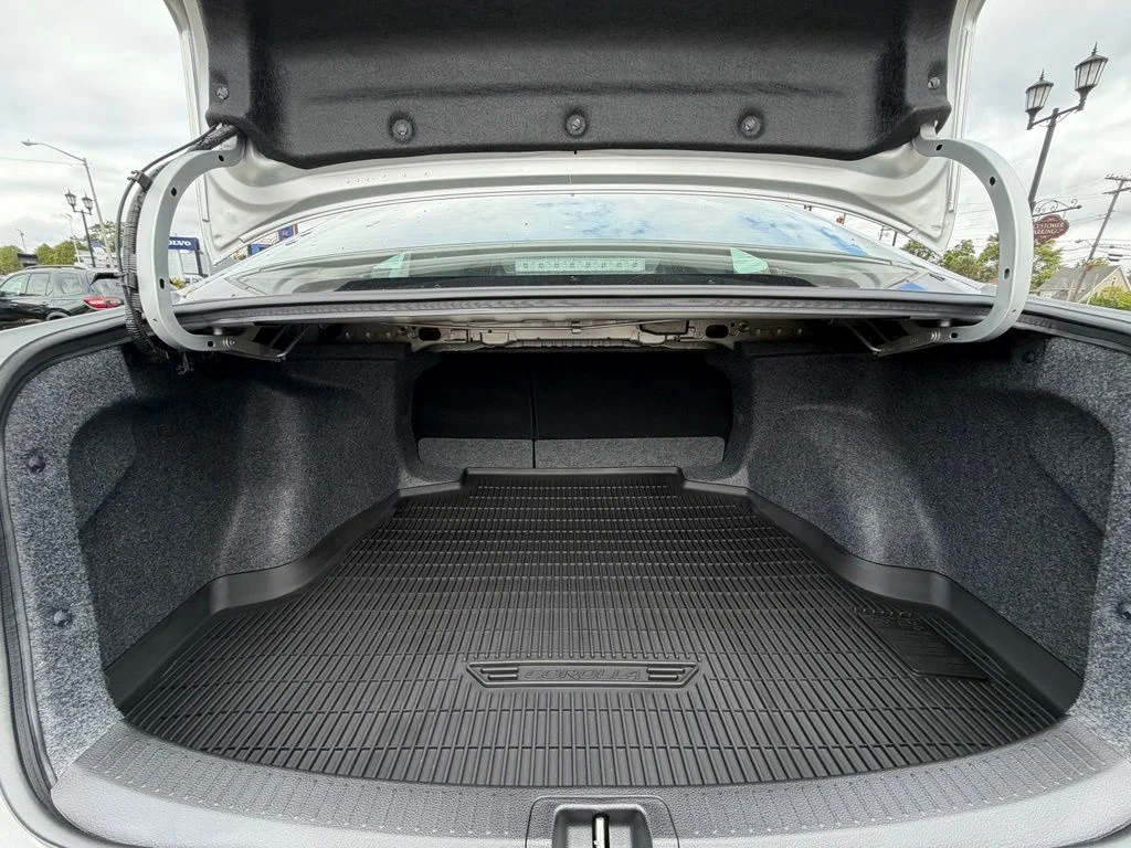 2026 Toyota Corolla LE - Photo 15