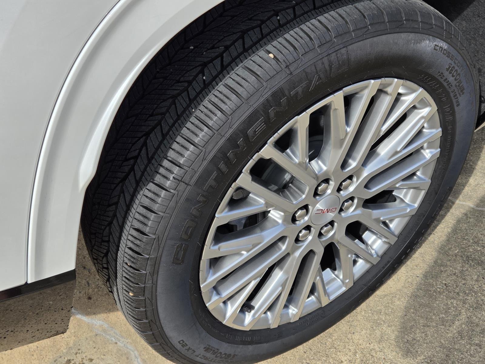 Used 2024 WHITE FROST TRICOAT GMC DNLI image 11