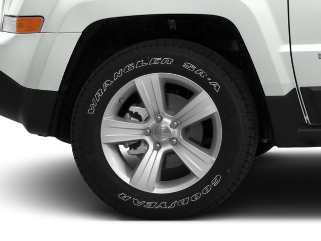 Used 2016 Deep Cherry Red Crystal Pearlcoat Jeep Latitude image 16