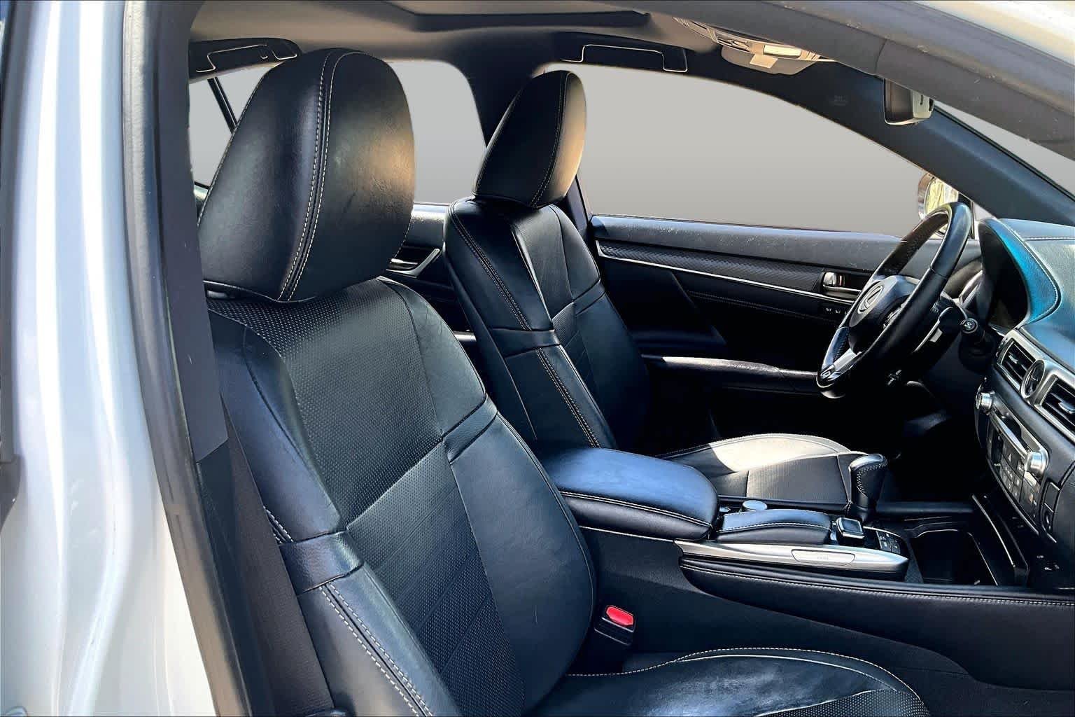Used 2016 Ultra White Lexus F Sport image 9