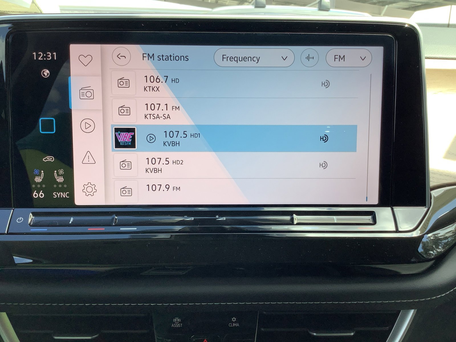 New 2026 Pure Gray Volkswagen 2.0T SE w/Technology image 17