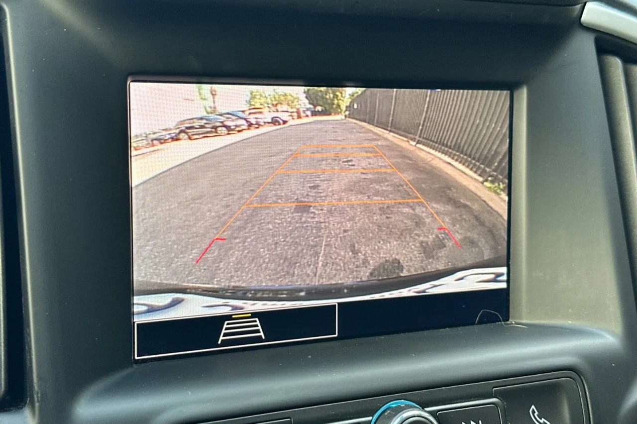 Used 2024 BLACK GMC SLE image 18
