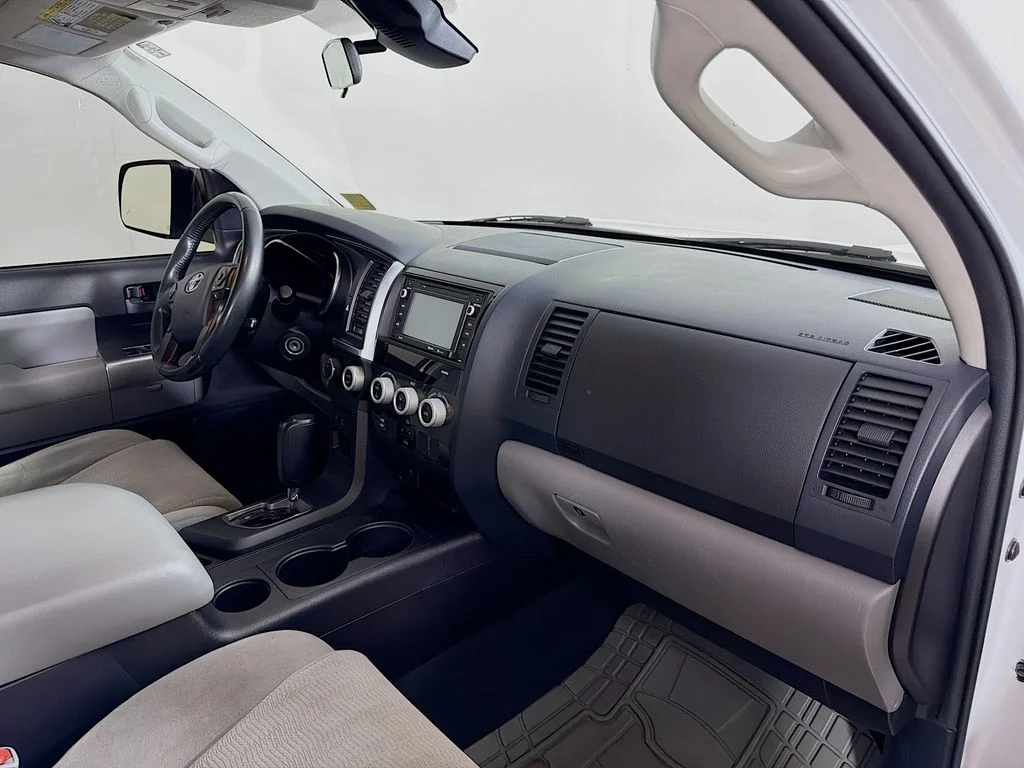 Used 2019 White Toyota SR5 image 28