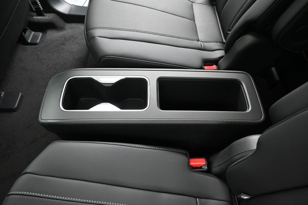 New 2027 2T RAD WHT INFINITI Sport AWD image 11