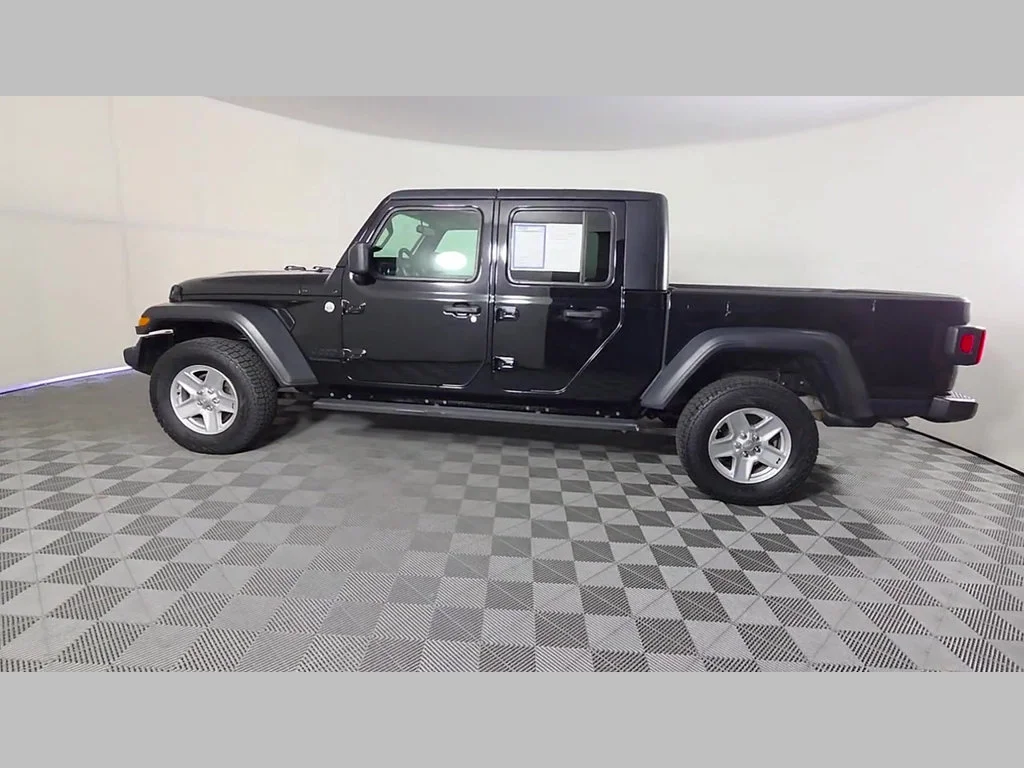 Used 2020 Black Clearcoat Jeep Sport S image 45