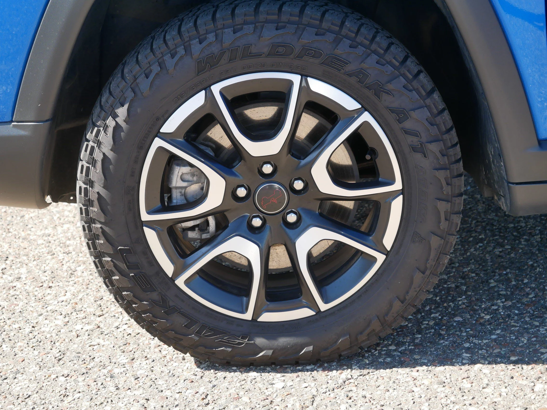 Used 2025 Hydro Blue Pearlcoat Jeep Trailhawk image 15