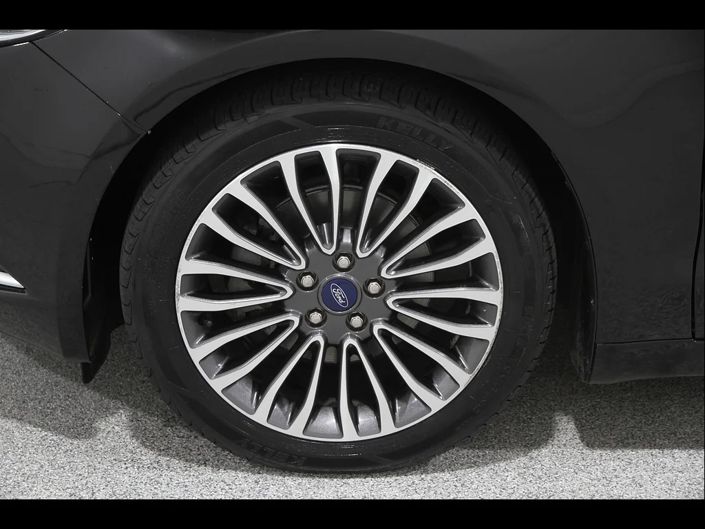 Used 2018 Shadow Black Ford SE image 21