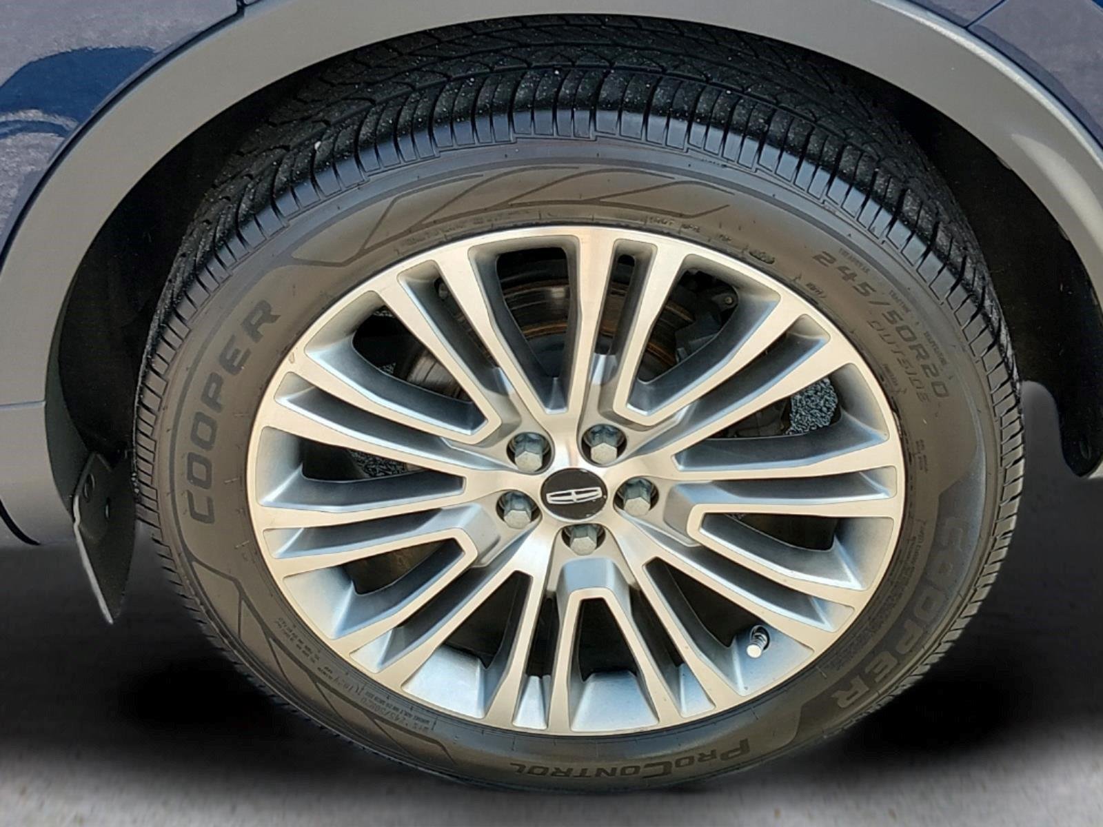 Used 2018 Blue Diamond Metallic Lincoln Reserve image 12