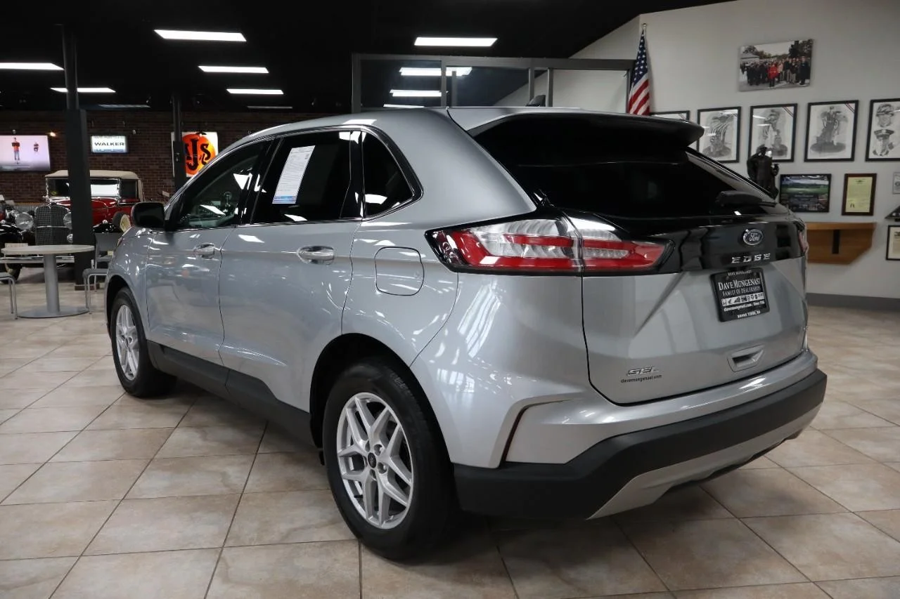 Used 2024 Iconic Silver Ford SEL image 3