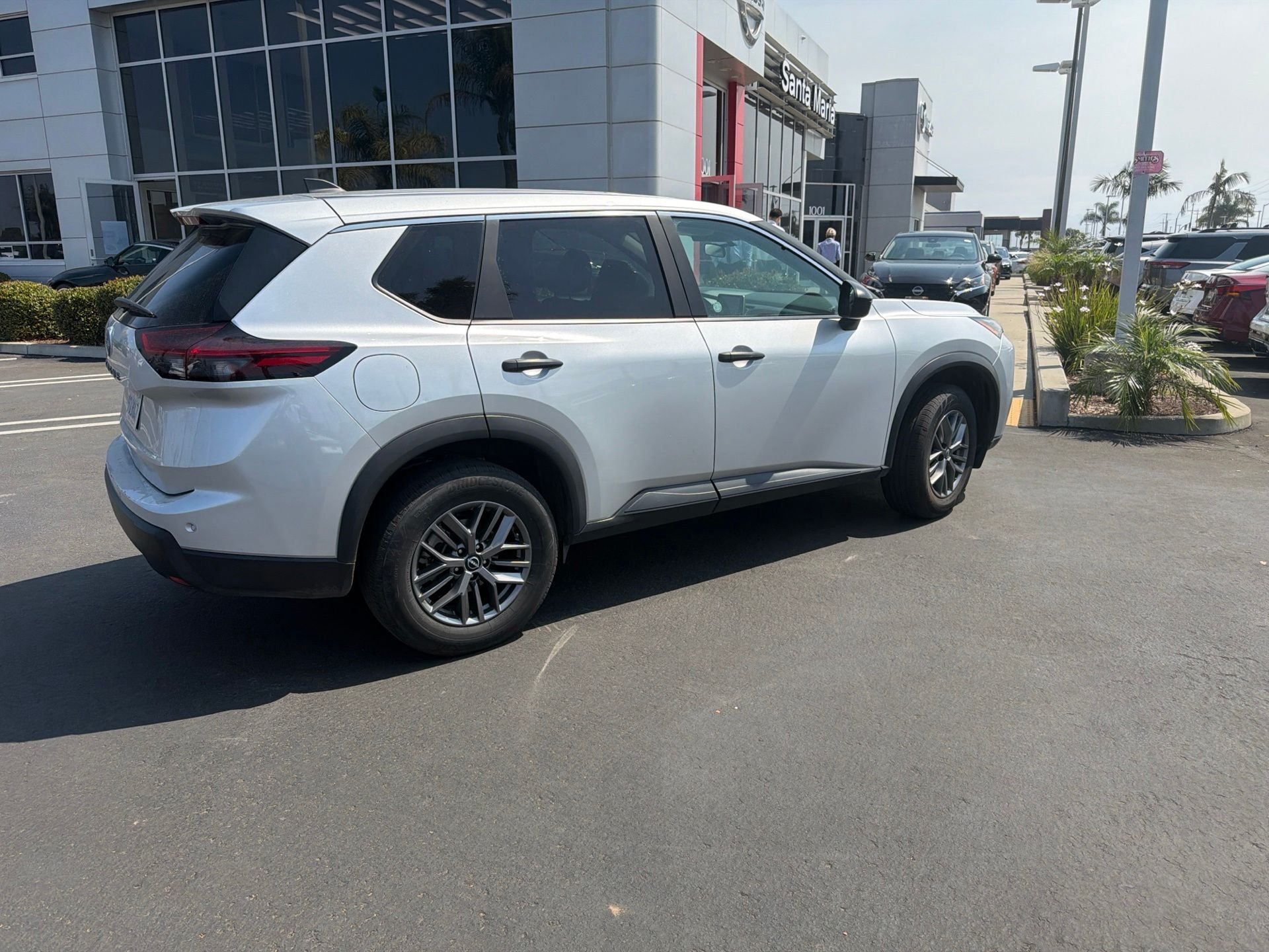 Used 2025 Silver Nissan S image 3