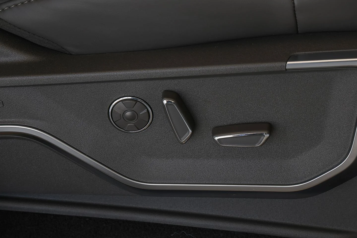 New 2026 Star White Metallic Tri-Coat Ford Platinum® image 42