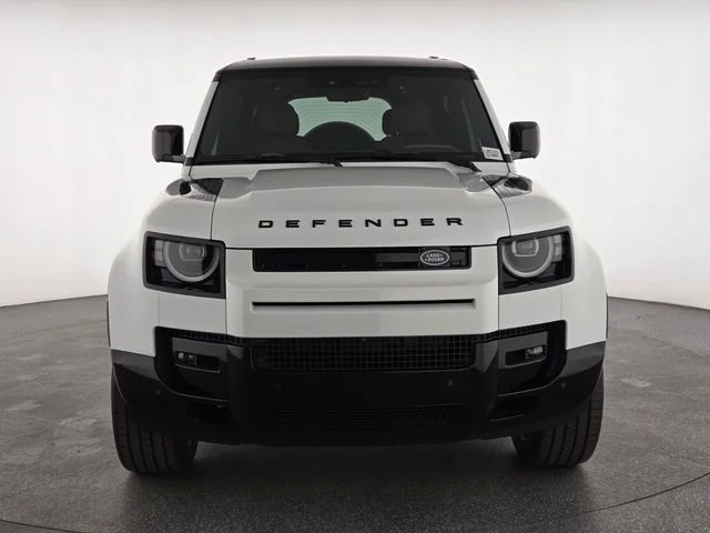 2026 Land Rover Defender V8 - Photo 8