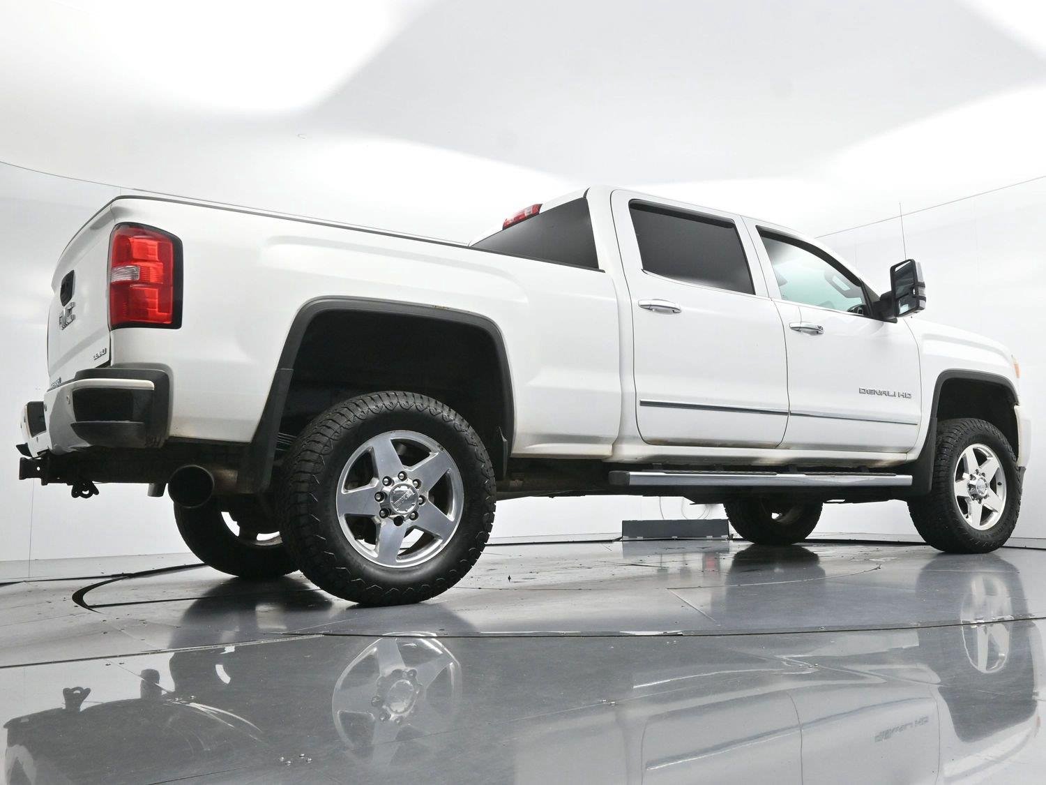 Used 2015 Summit White GMC Denali image 47