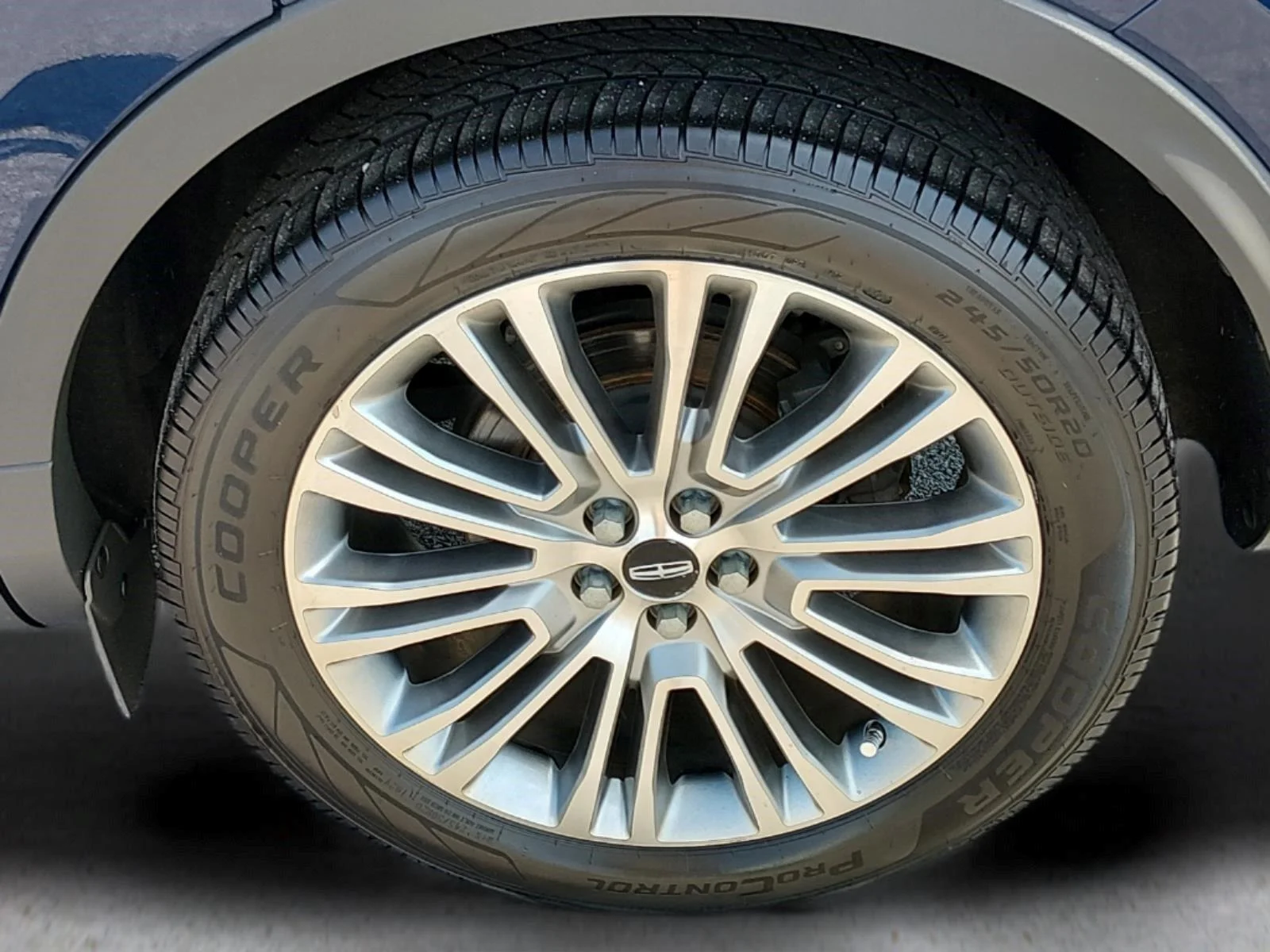 Used 2018 Blue Diamond Metallic Lincoln Reserve image 12