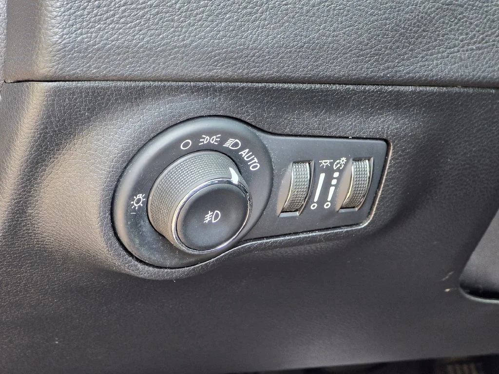 Certified Used 2020 Blue Jeep Limited image 38