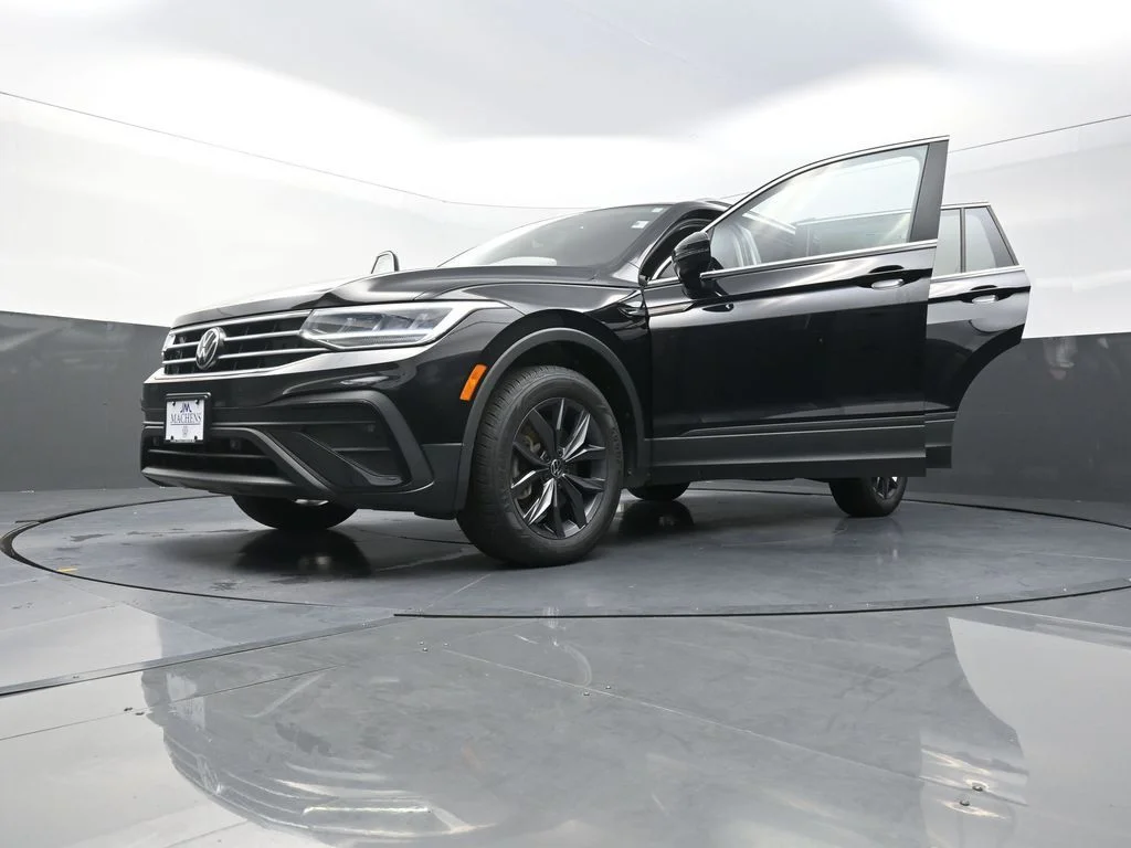 Used 2023 Black Volkswagen 2.0T SE image 31