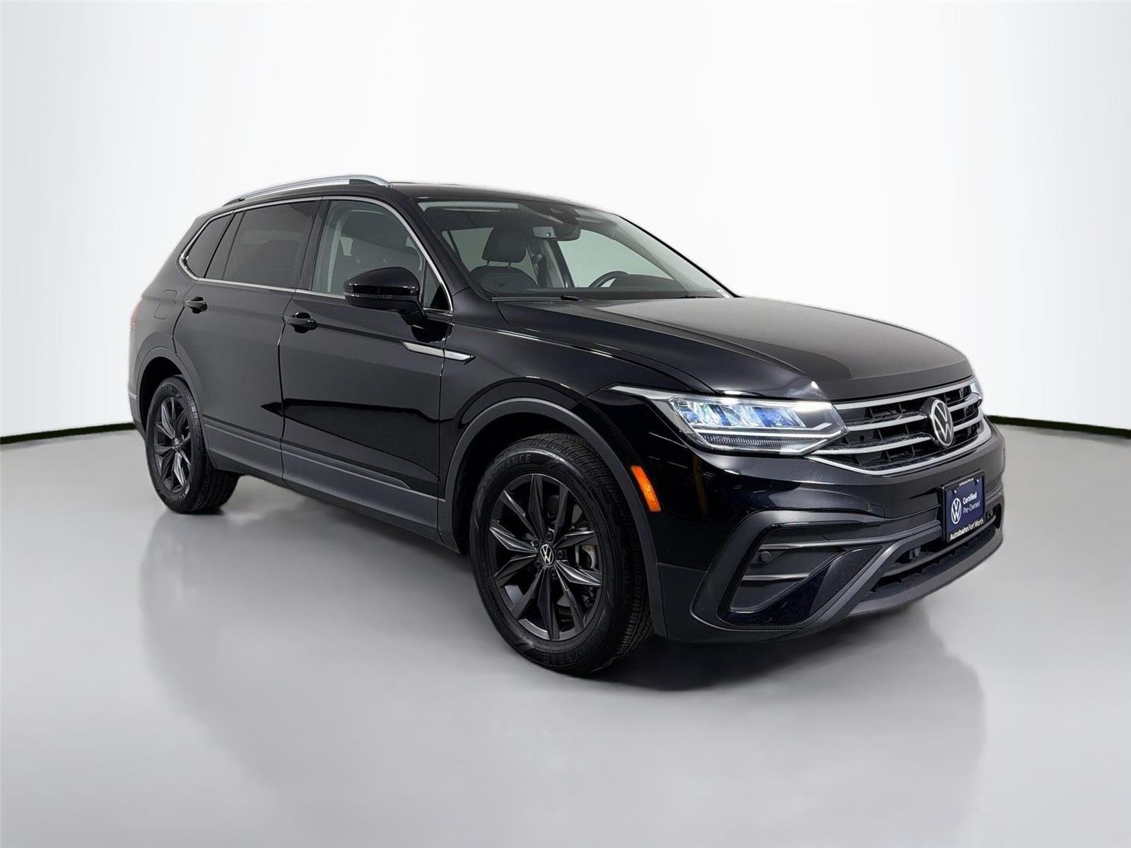 Certified Used 2023 Deep Black Pearl Volkswagen SE image 4