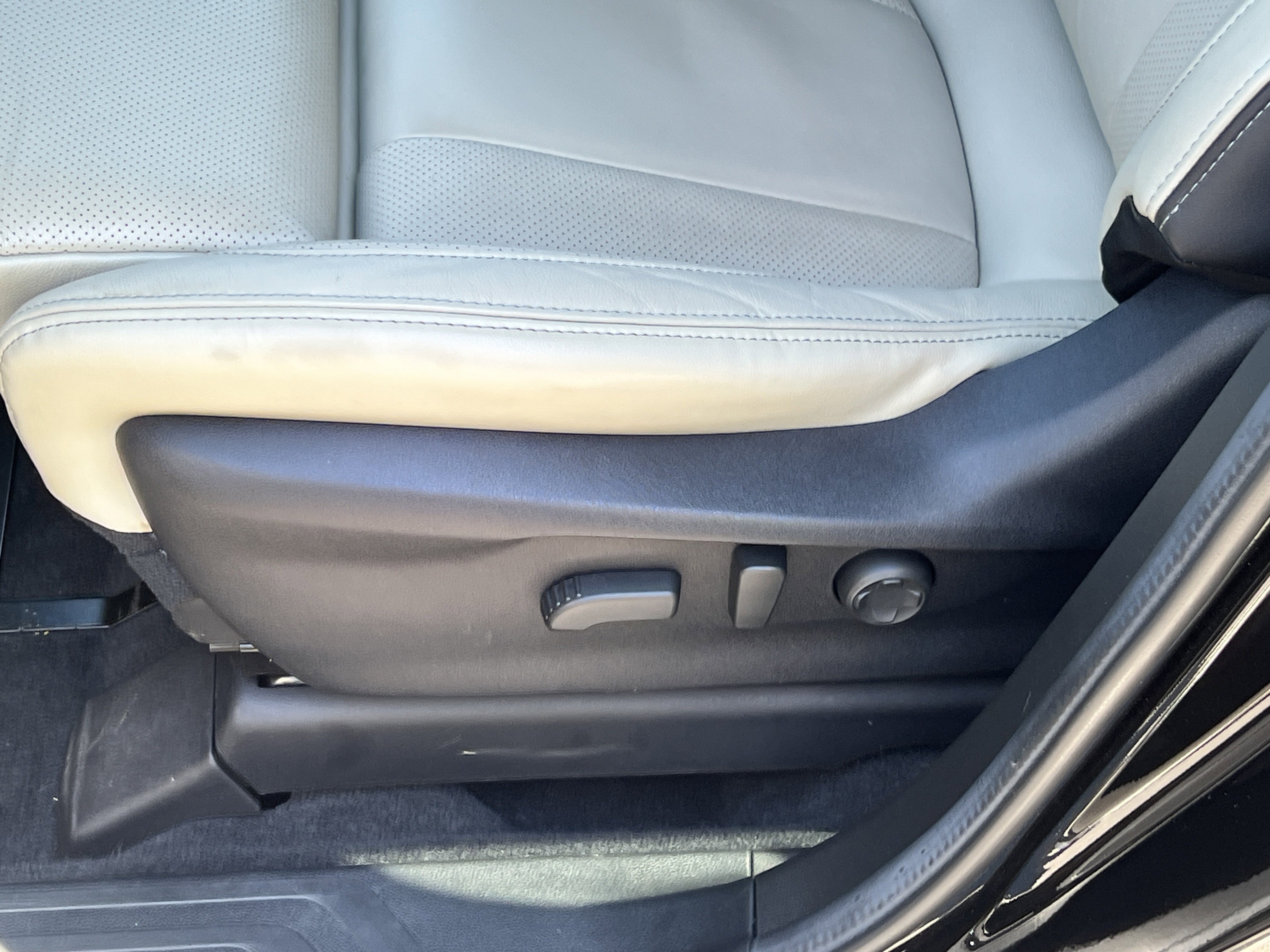 Used 2024 Crystal Black Pearl Subaru Limited image 12