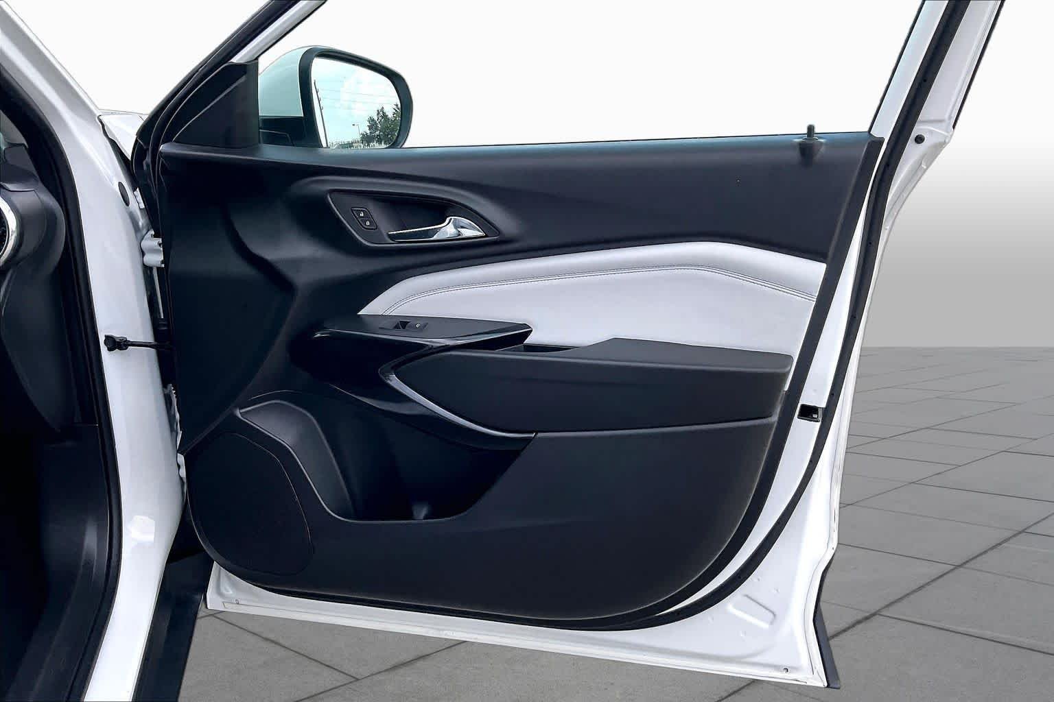 2025 Chevrolet Trax LT - Photo 22