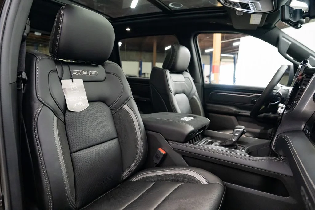 New 2026 Diamond Black Crystal Pearl-Coat Exterior Paint RAM RHO image 32