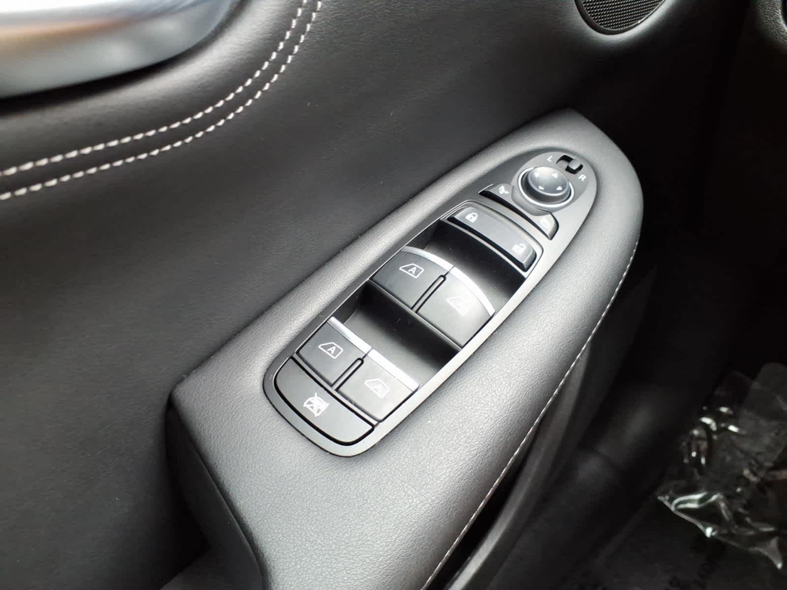 Certified Used 2025 Radiant White INFINITI LUXE image 20
