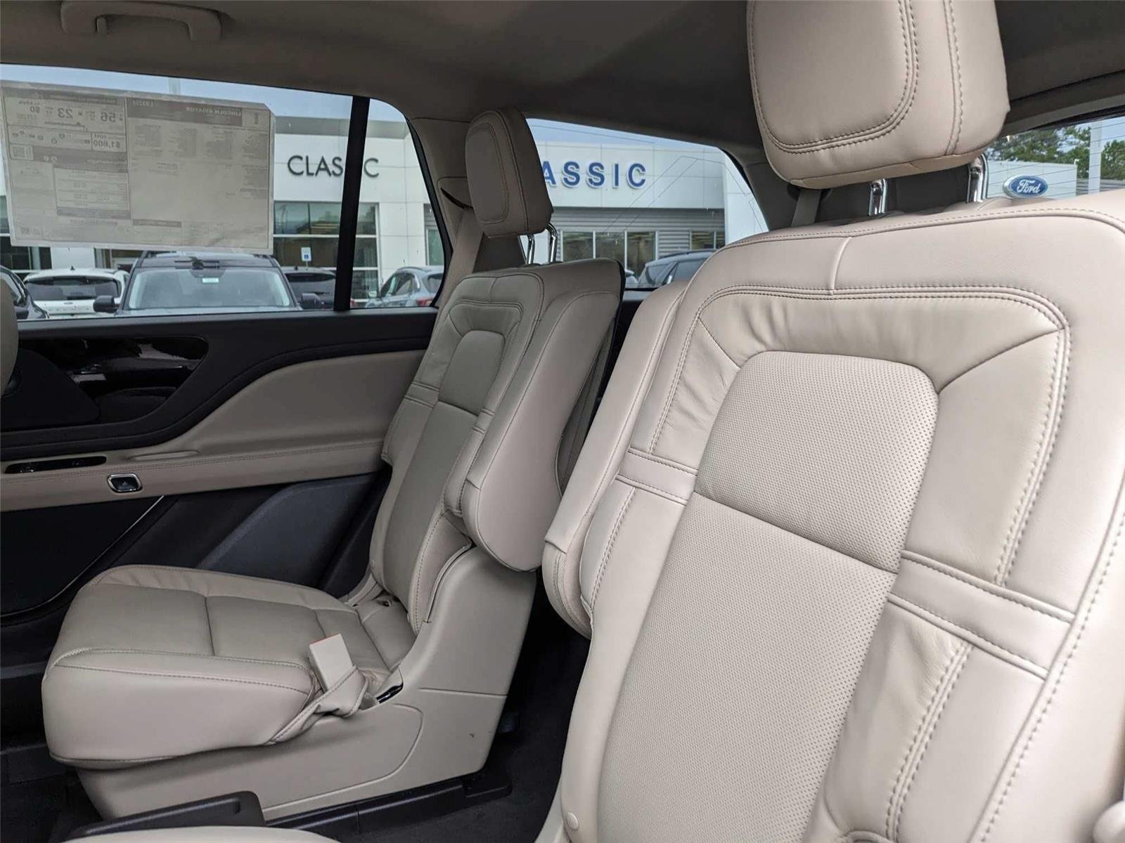 Used 2023 Infinite Black Metallic Lincoln Grand Touring image 29