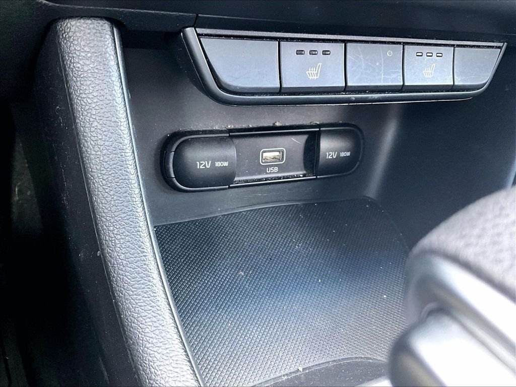 Used 2020 Red Kia LX image 27