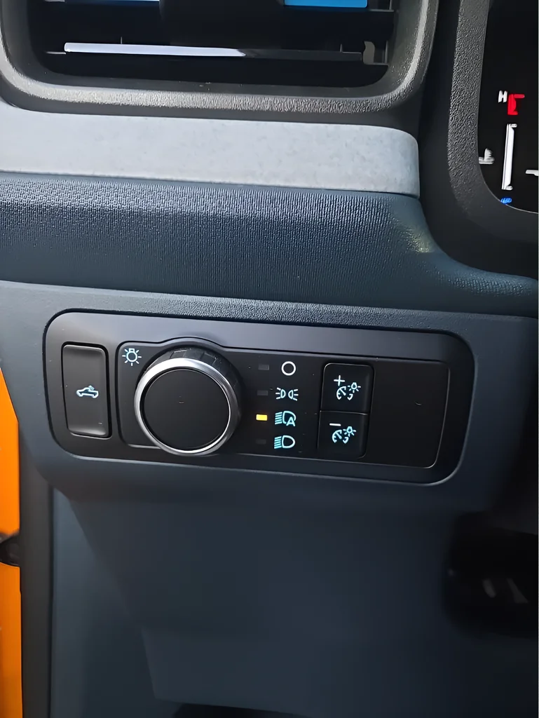 New 2026 Orange Fury Metallic Tri-Coat Ford XLT image 10