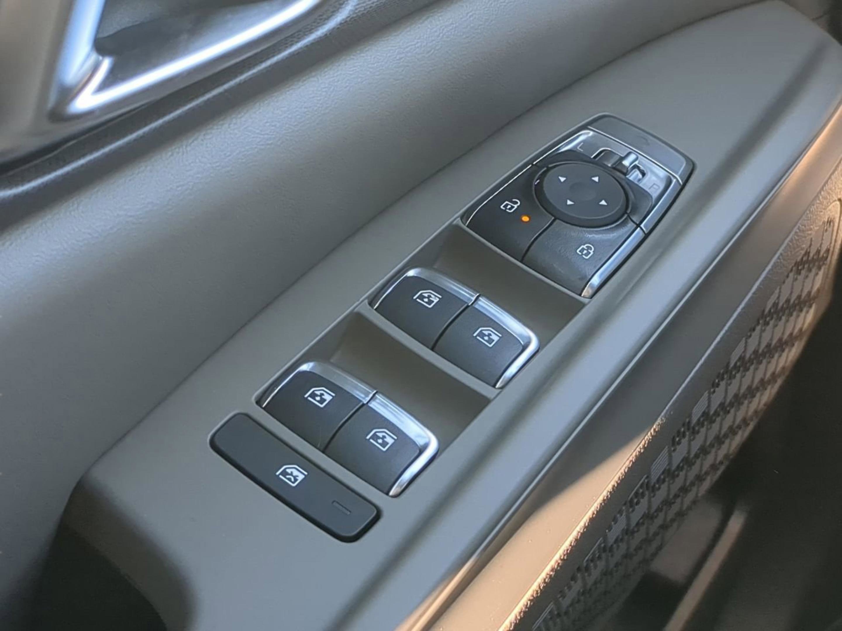 New 2026 Snow White Pearl Kia EX image 29