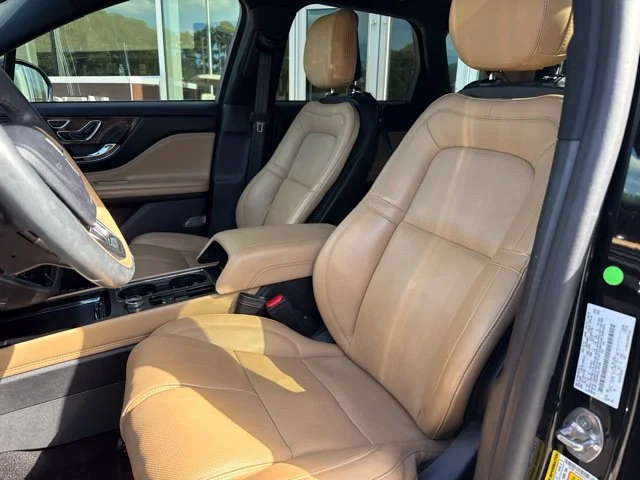 Used 2022 Black Lincoln Grand Touring image 6