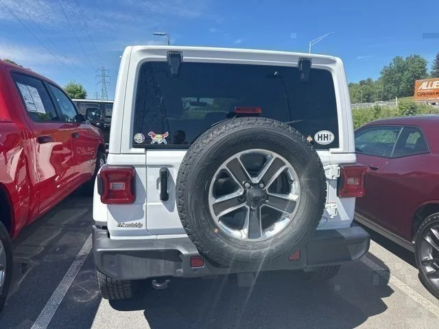 Used 2021 White Jeep Unlimited Sahara image 18