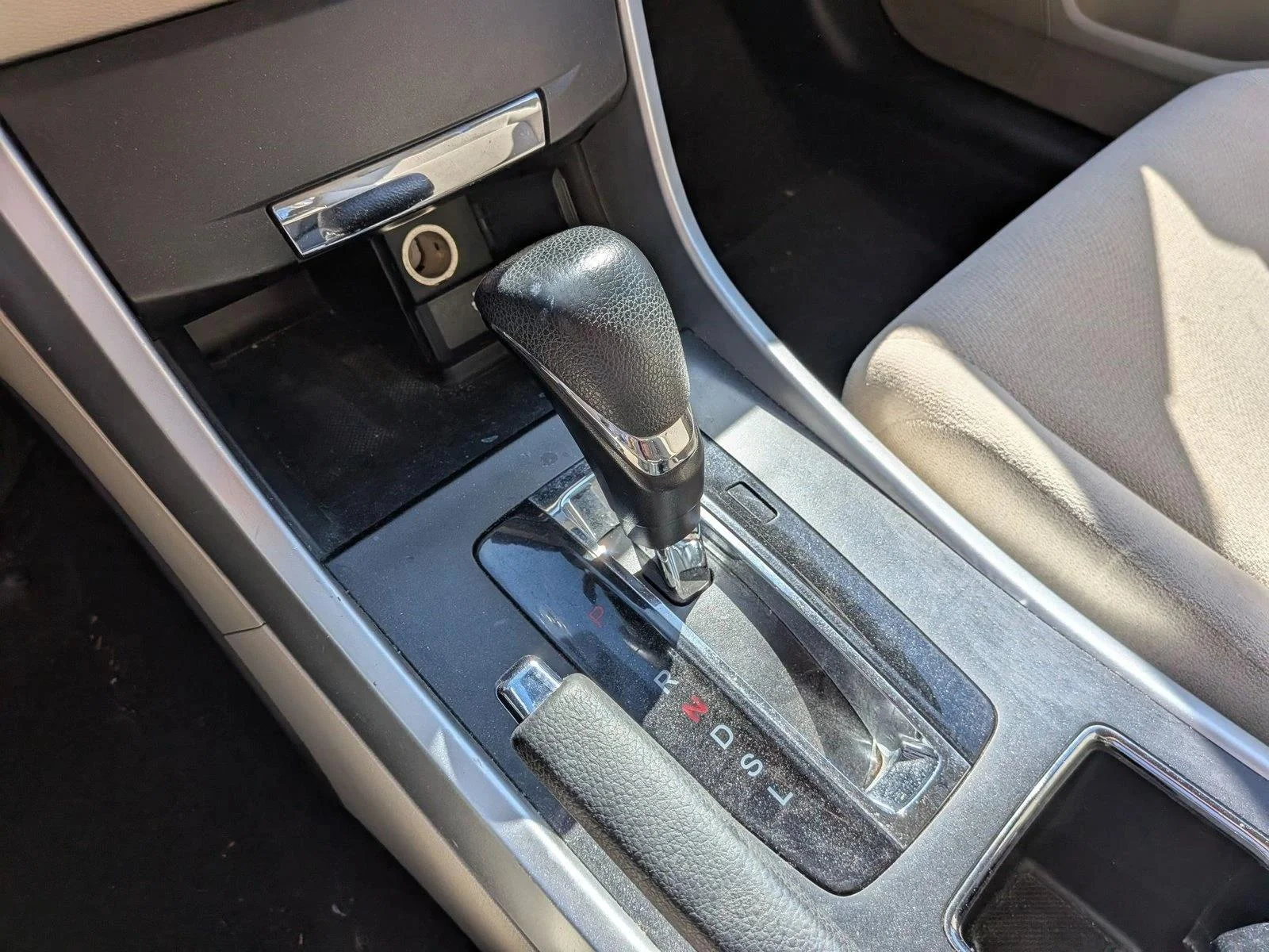 Used 2013 White Honda LX image 12