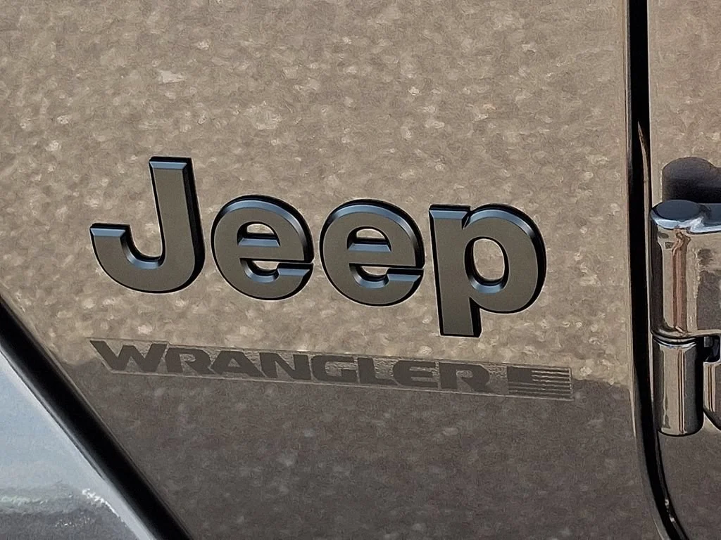 New 2027 Granite Crystal Metallic Clearcoat Jeep Sahara image 21