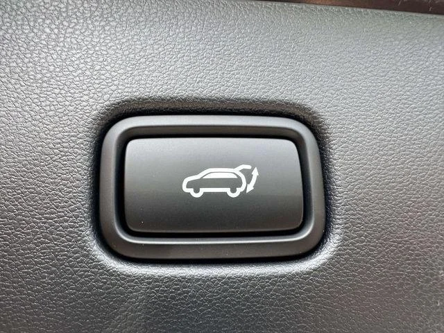 Used 2024 Black Pearl Hyundai Limited image 13