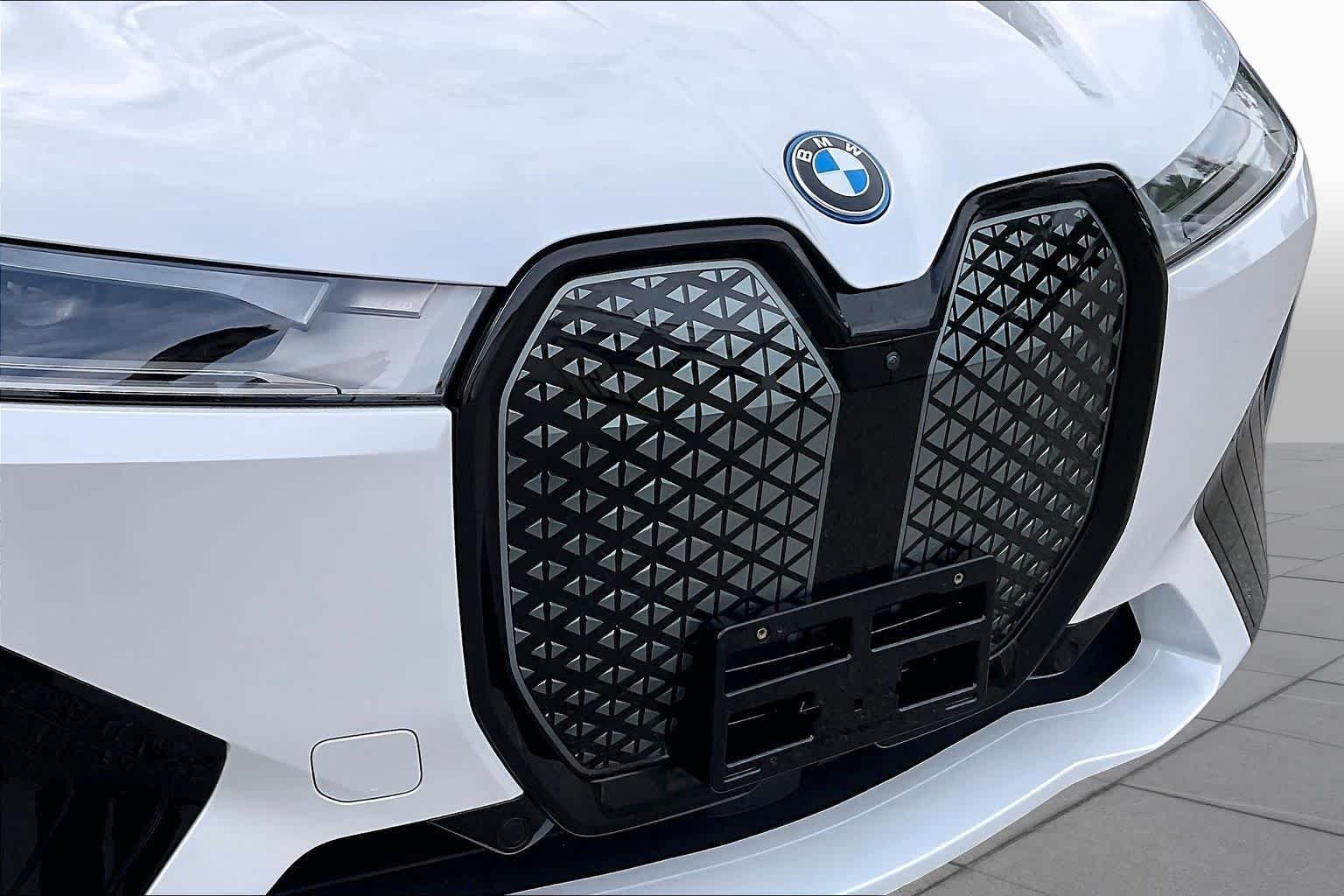 Certified Used 2024 Mineral White Metallic BMW xDrive50 image 29
