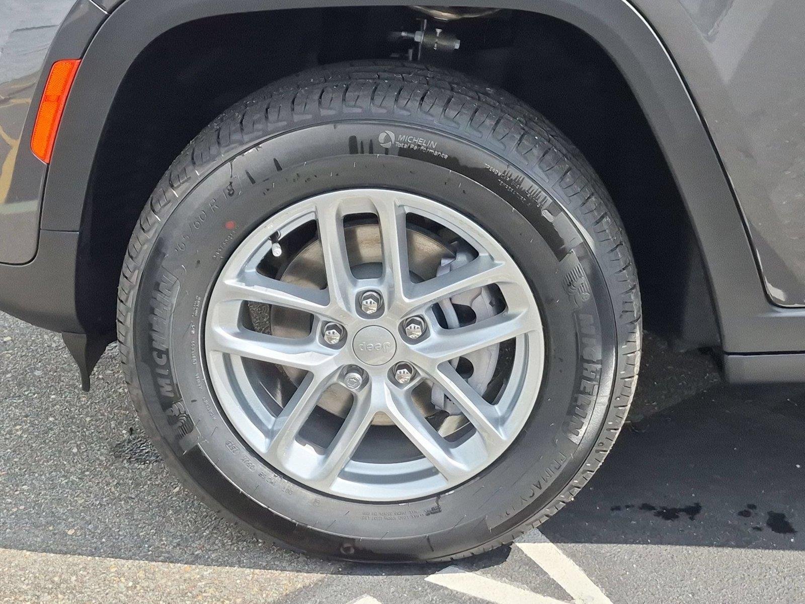 New 2026 Baltic Gray Metallic Clear-Coat Exterior Paint Jeep Laredo X image 10
