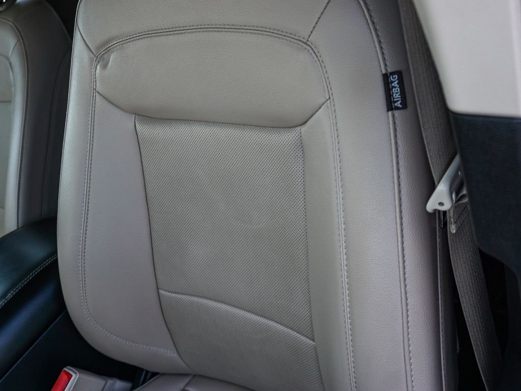 Used 2023 Silver Metallic Ford Limited image 20