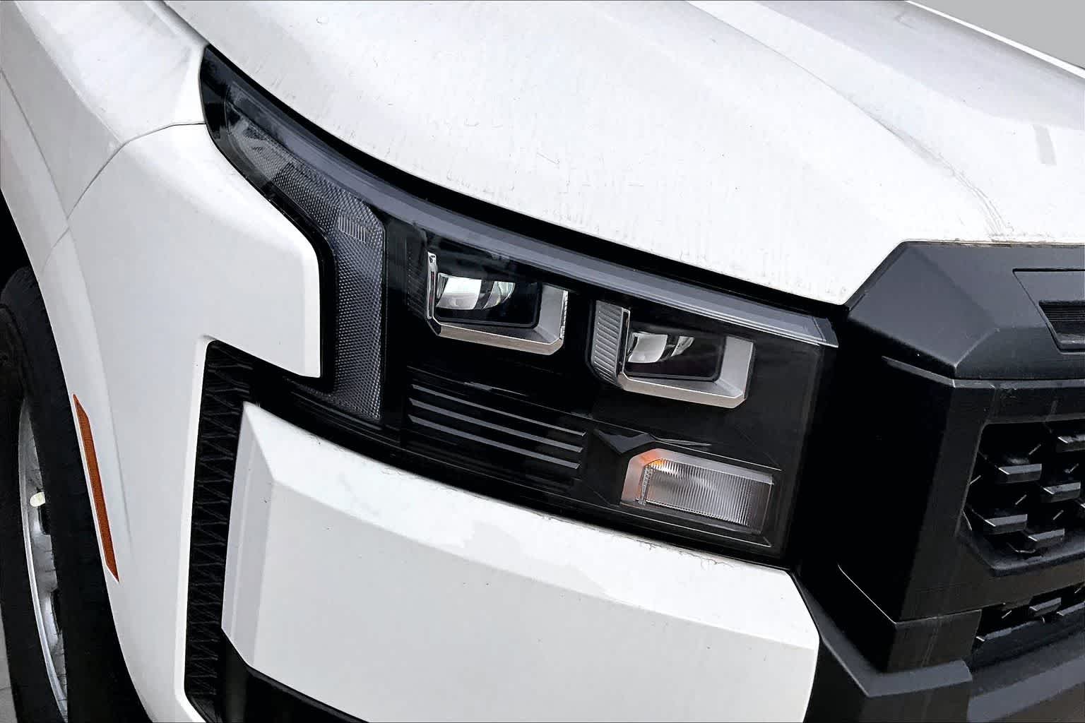 New 2026 Glacier White Nissan S image 18
