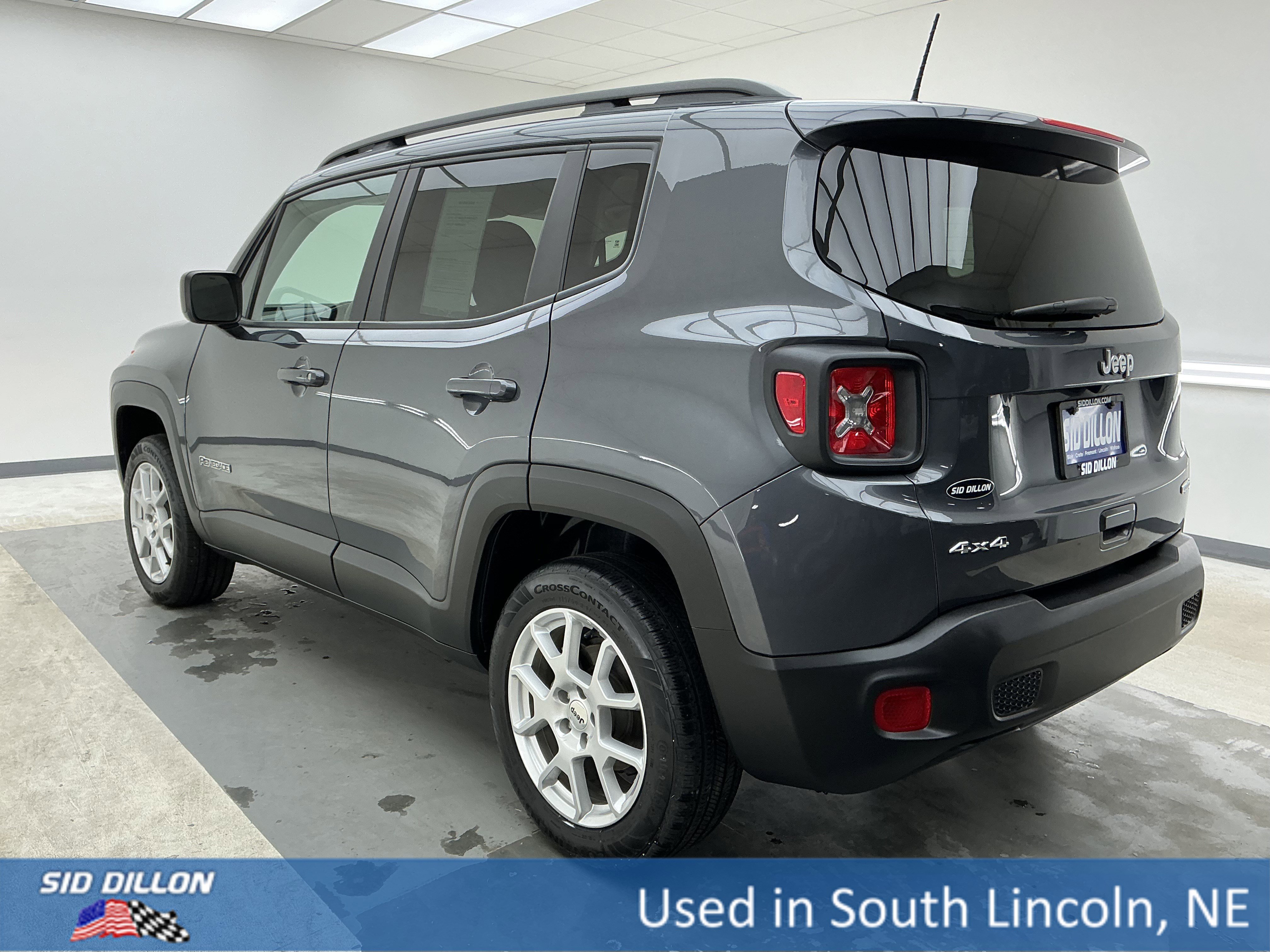 Used 2022 Graphite Gray Jeep Latitude image 6